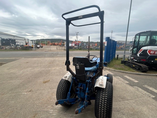 Ford 1210 () Tractor - {CATEGORY}