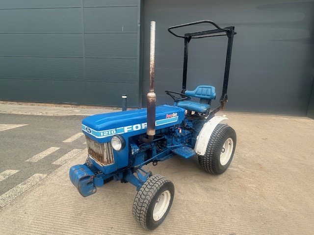 Ford 1210 () Tractor - {CATEGORY}