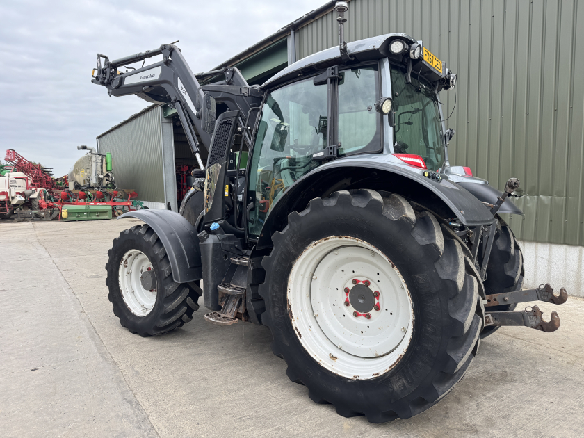 Valtra  (2017) Tractor