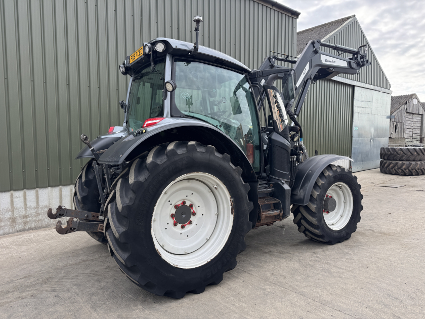 Valtra  (2017) Tractor - {CATEGORY}
