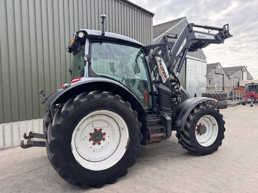 Valtra  (2017) Tractor - {CATEGORY}