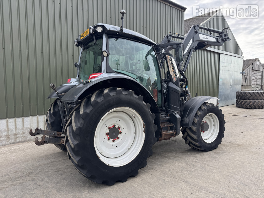 Valtra  (2017) Tractor - {CATEGORY}