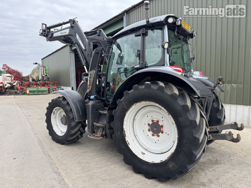 Valtra  (2017) Tractor