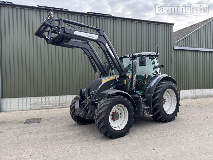 Valtra  (2017) Tractor