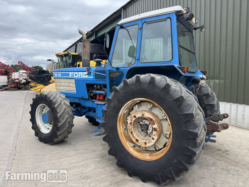Ford  () Tractor - {CATEGORY}