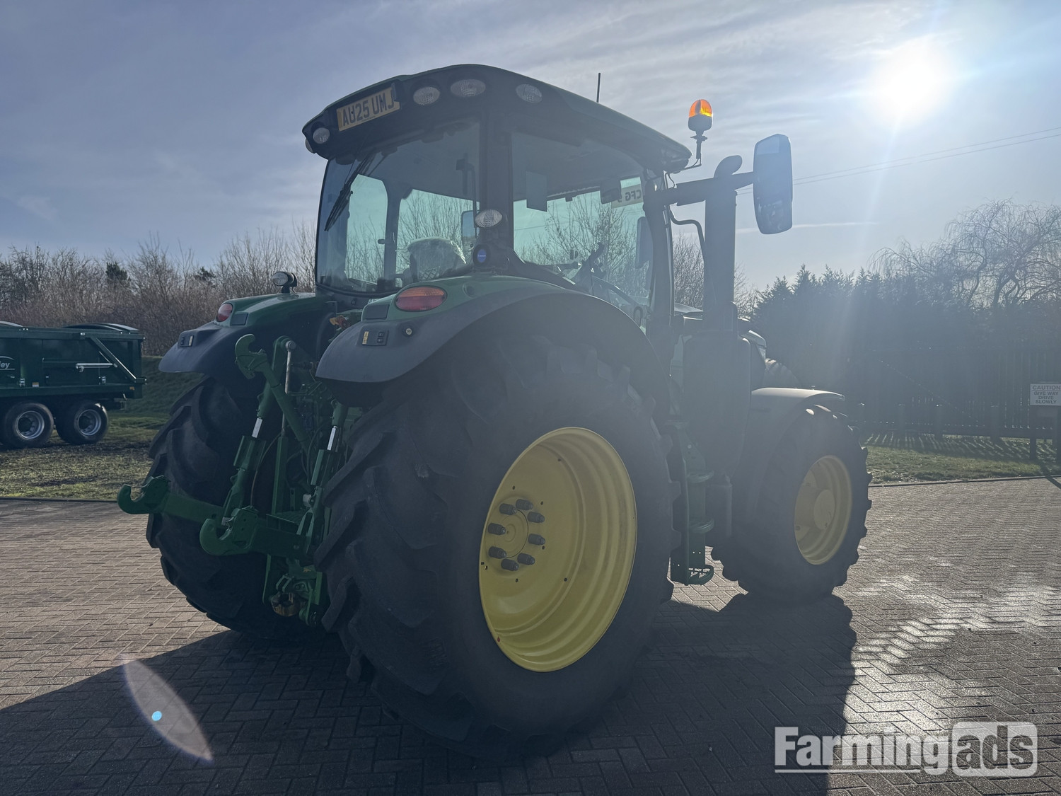 John Deere 6R 185 (2025) Tractor - {CATEGORY}