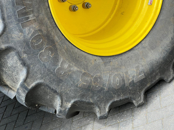 John Deere 6130R () Tractor