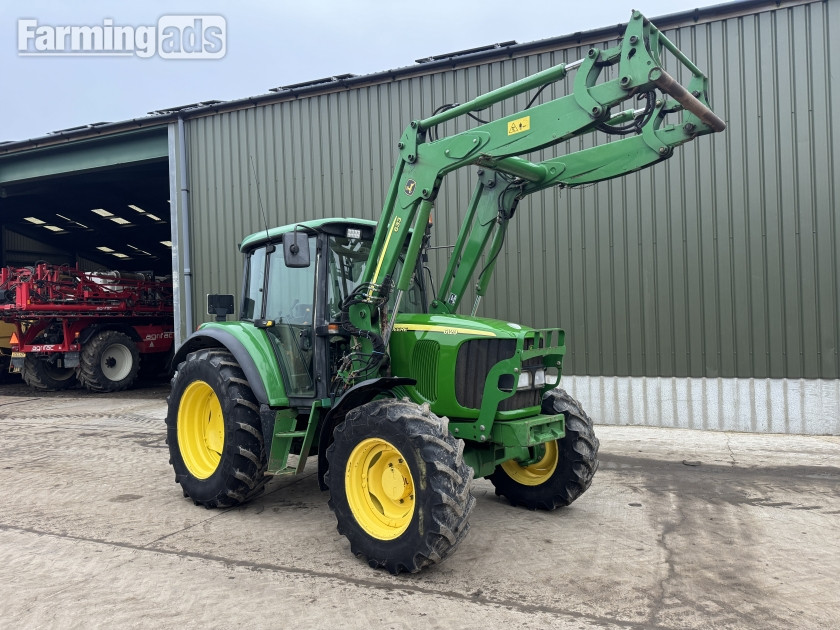  John Deere  (2004) Tractor