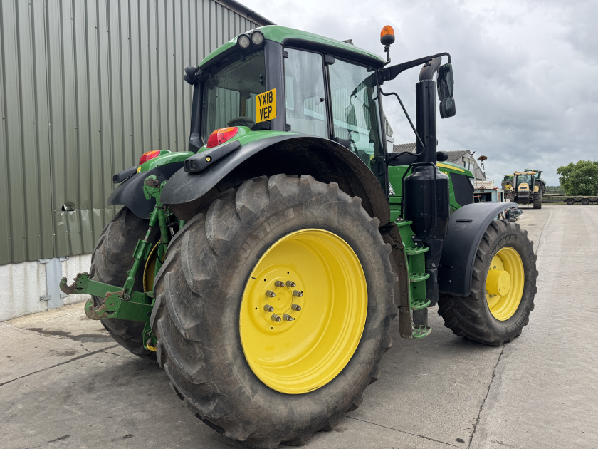 John Deere  (2018) Tractor - {CATEGORY}