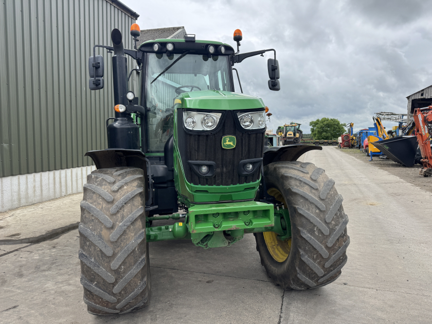 John Deere  (2018) Tractor - {CATEGORY}