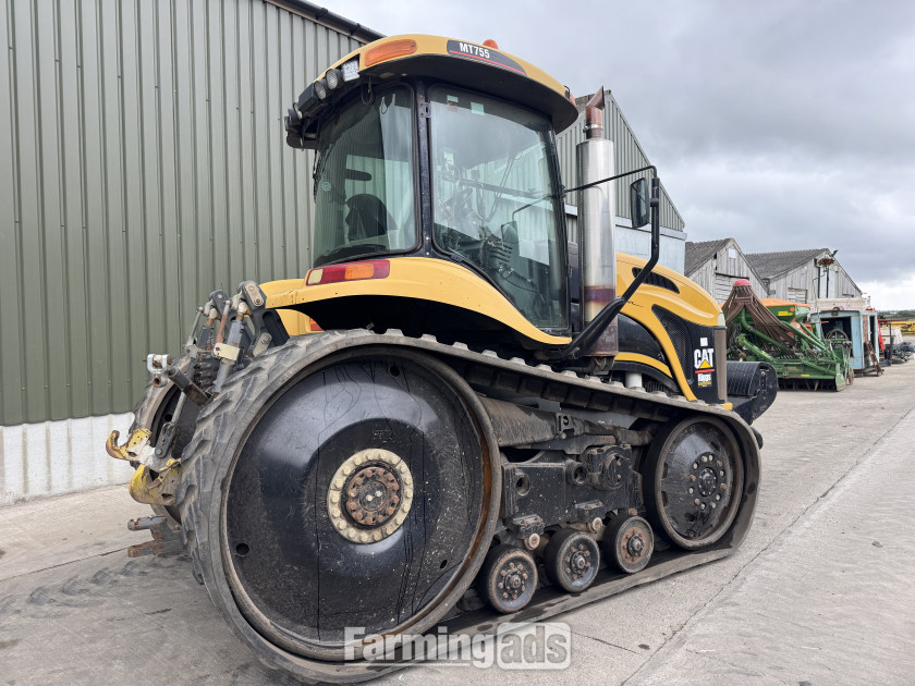 Cat  (2003) Tractor - {CATEGORY}