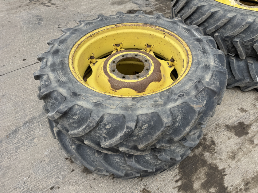  John Deere  () Tractor