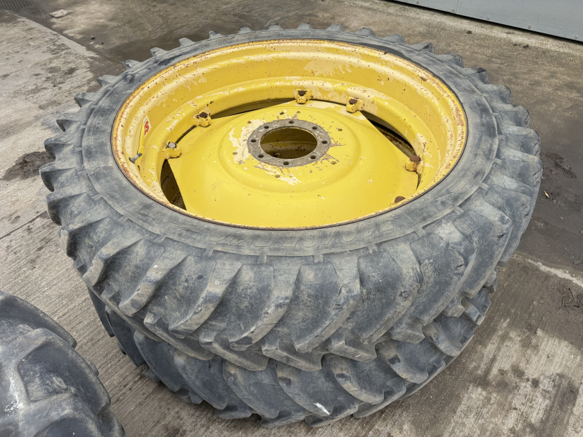 John Deere  () Tractor - {CATEGORY}