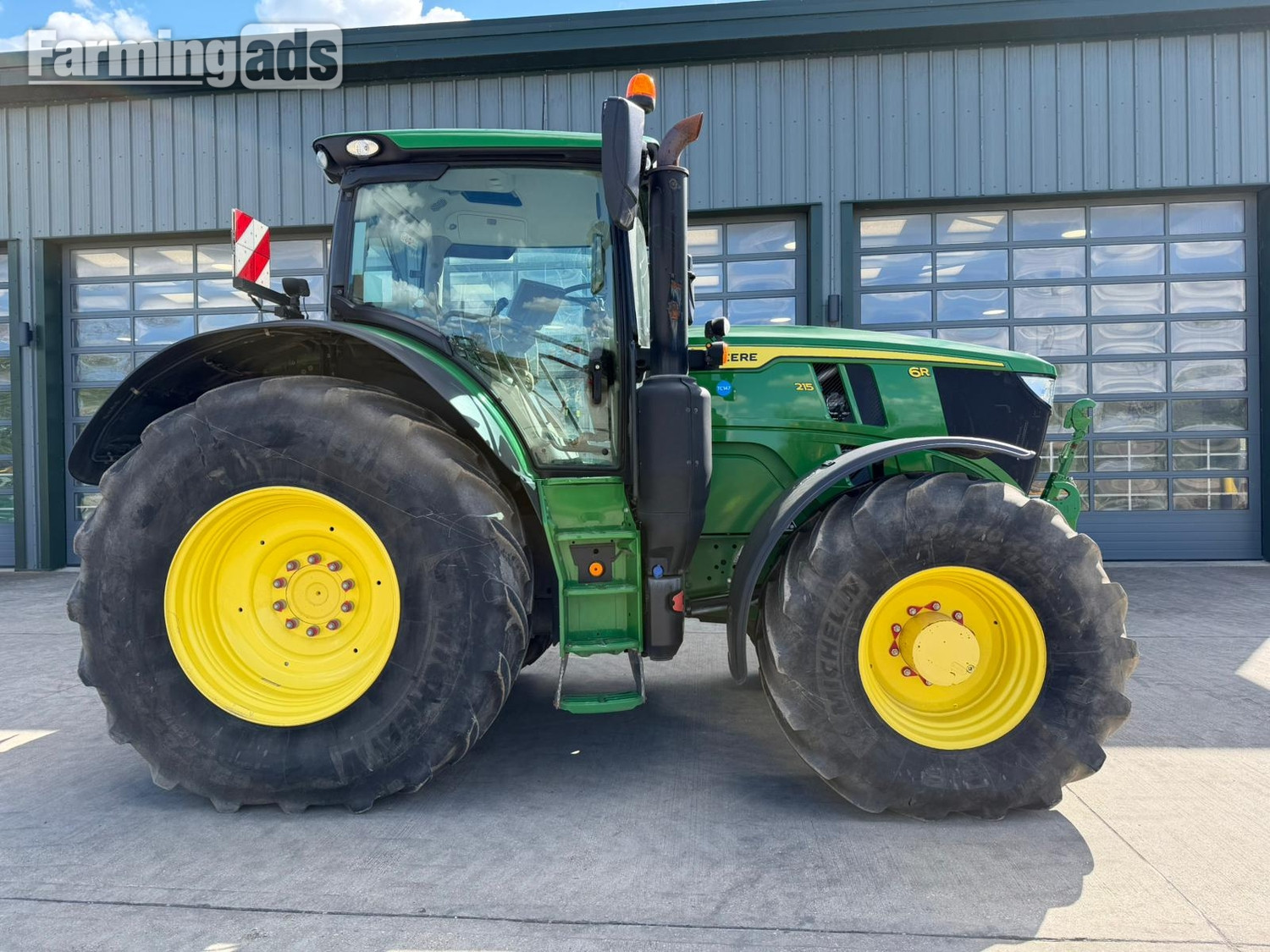 John Deere 6R 215 (2023) Tractor - {CATEGORY}
