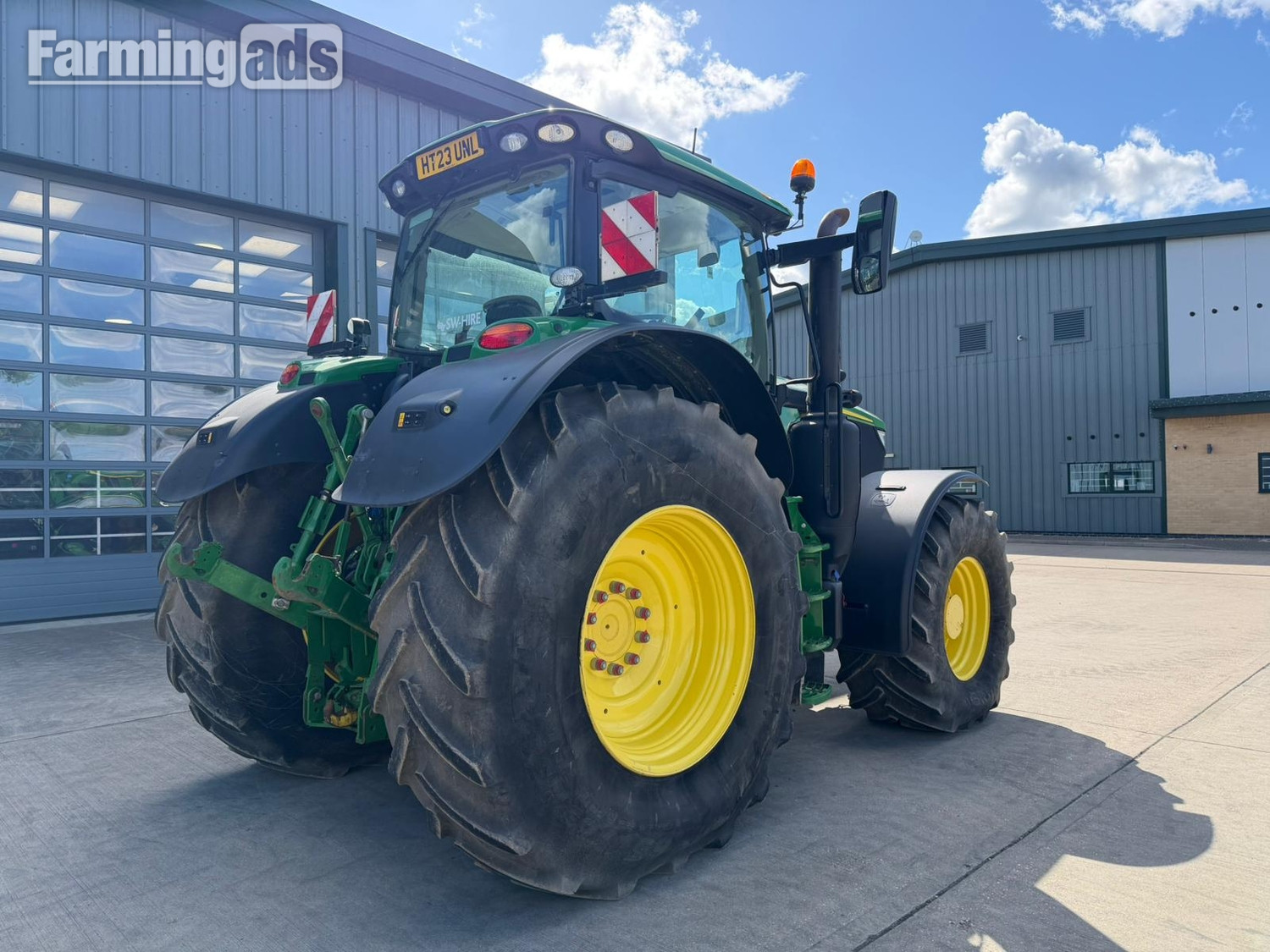 John Deere 6R 215 (2023) Tractor - {CATEGORY}
