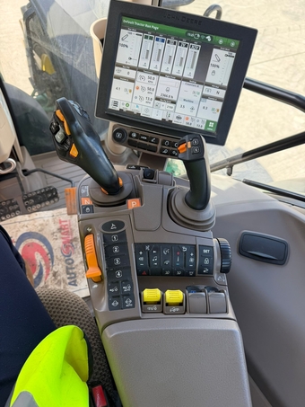 John Deere 6R 215 (2023) Tractor