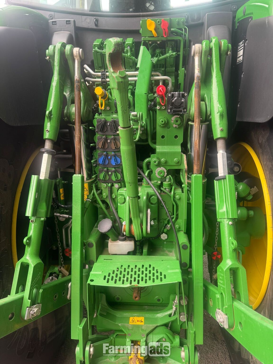 John Deere 6R 215 (2025) Tractor 
