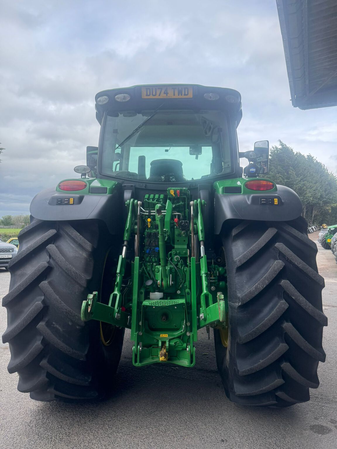 John Deere 6R 215 (2025) Tractor - {CATEGORY}
