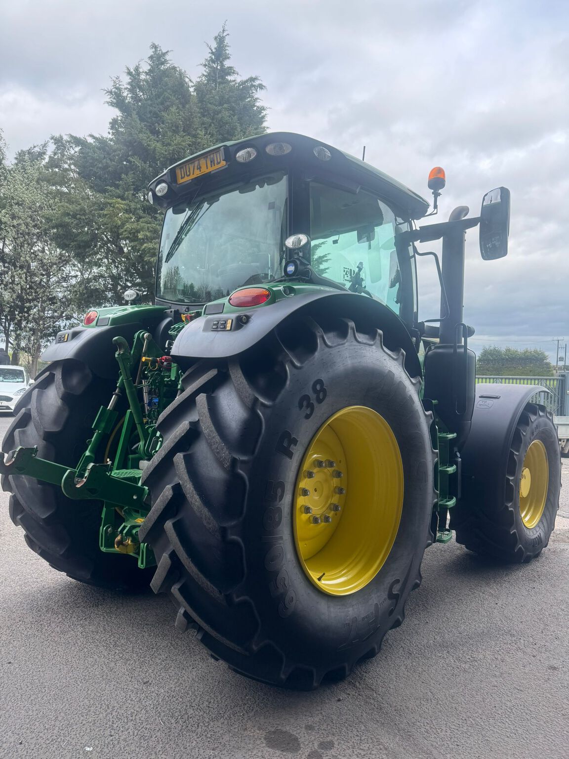 John Deere 6R 215 (2025) Tractor - {CATEGORY}