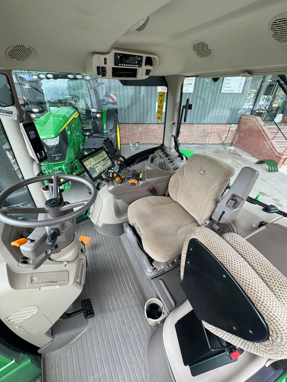 {CATEGORY} - John Deere 6R 215 (2025) Tractor