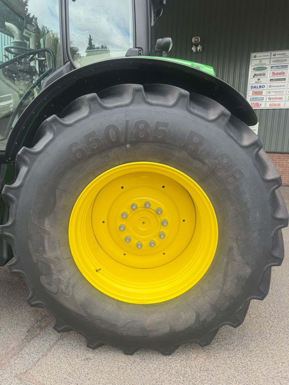 {CATEGORY} - John Deere 6R 215 (2025) Tractor
