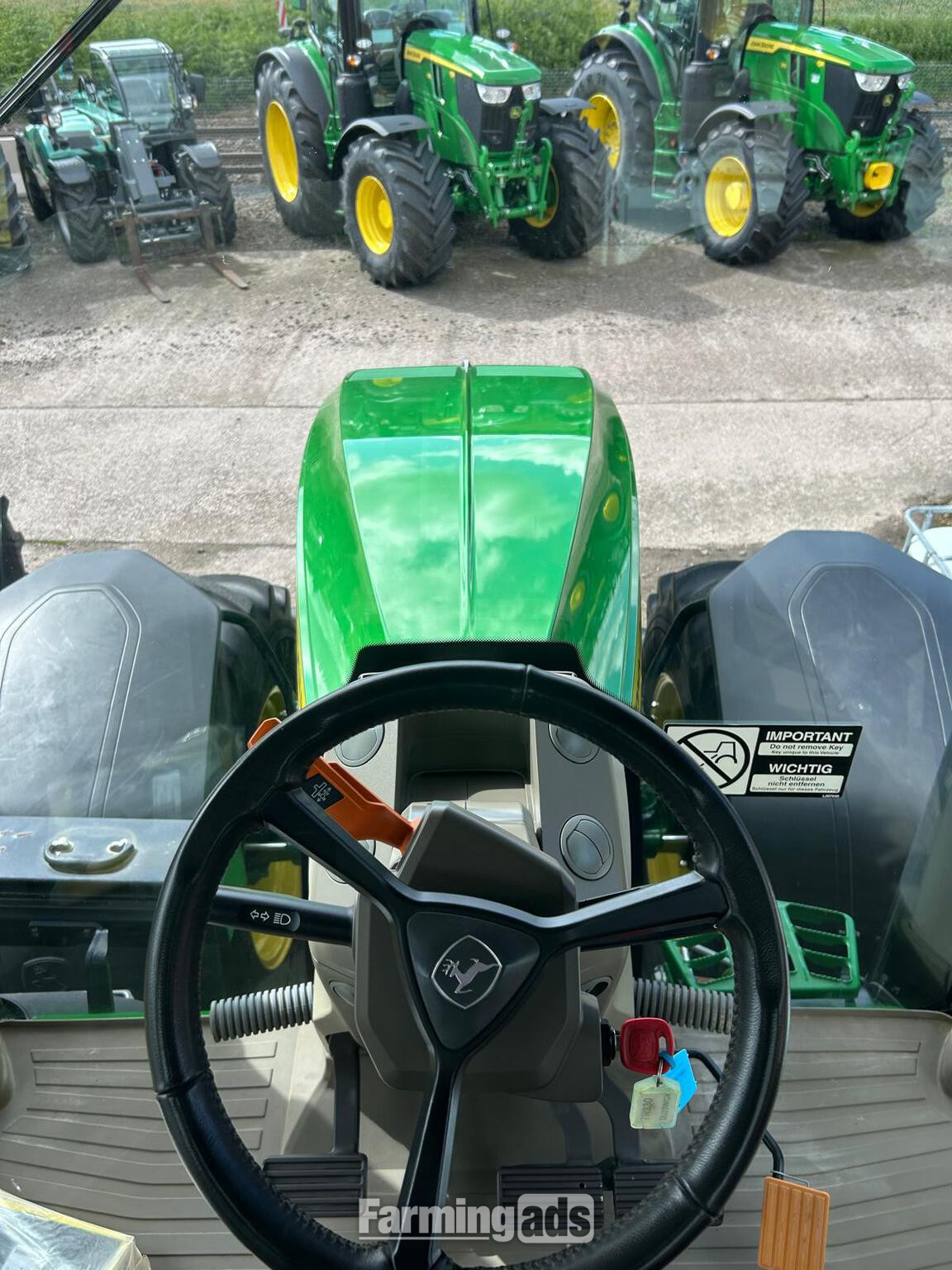 John Deere 7R 330 (2022) Tractor - {CATEGORY}