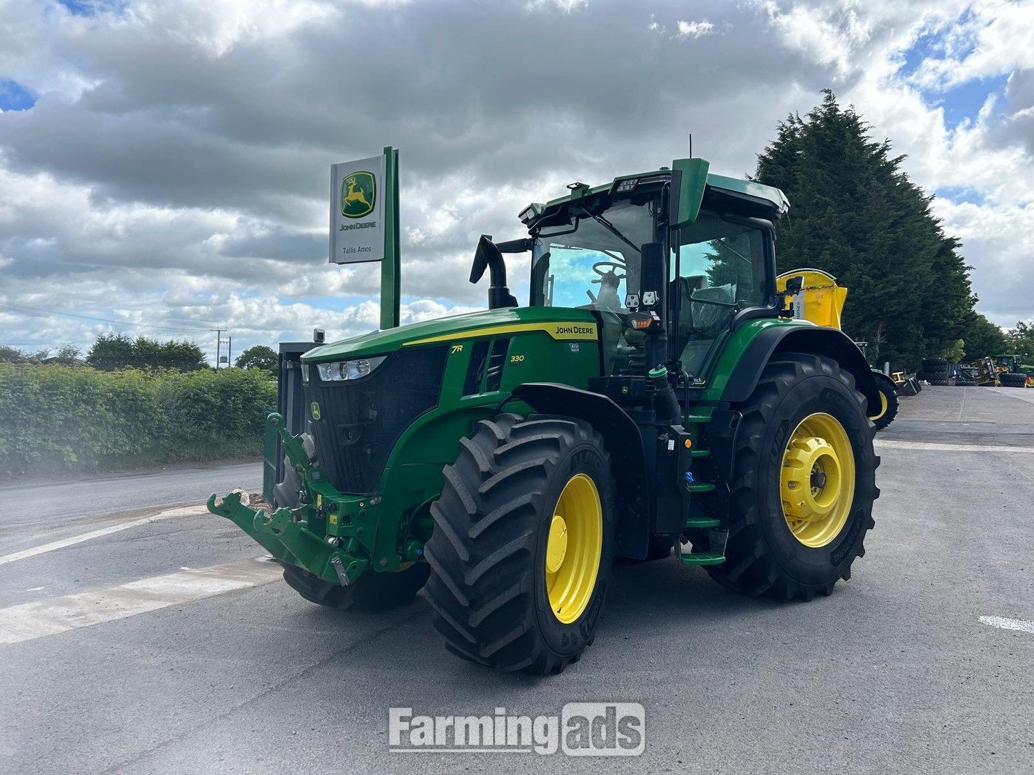 John Deere 7R 330 (2022) Tractor 