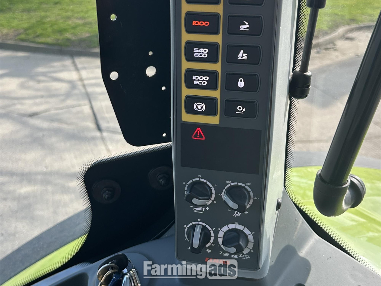 {CATEGORY} - Claas Axion 830 (2017) Tractor