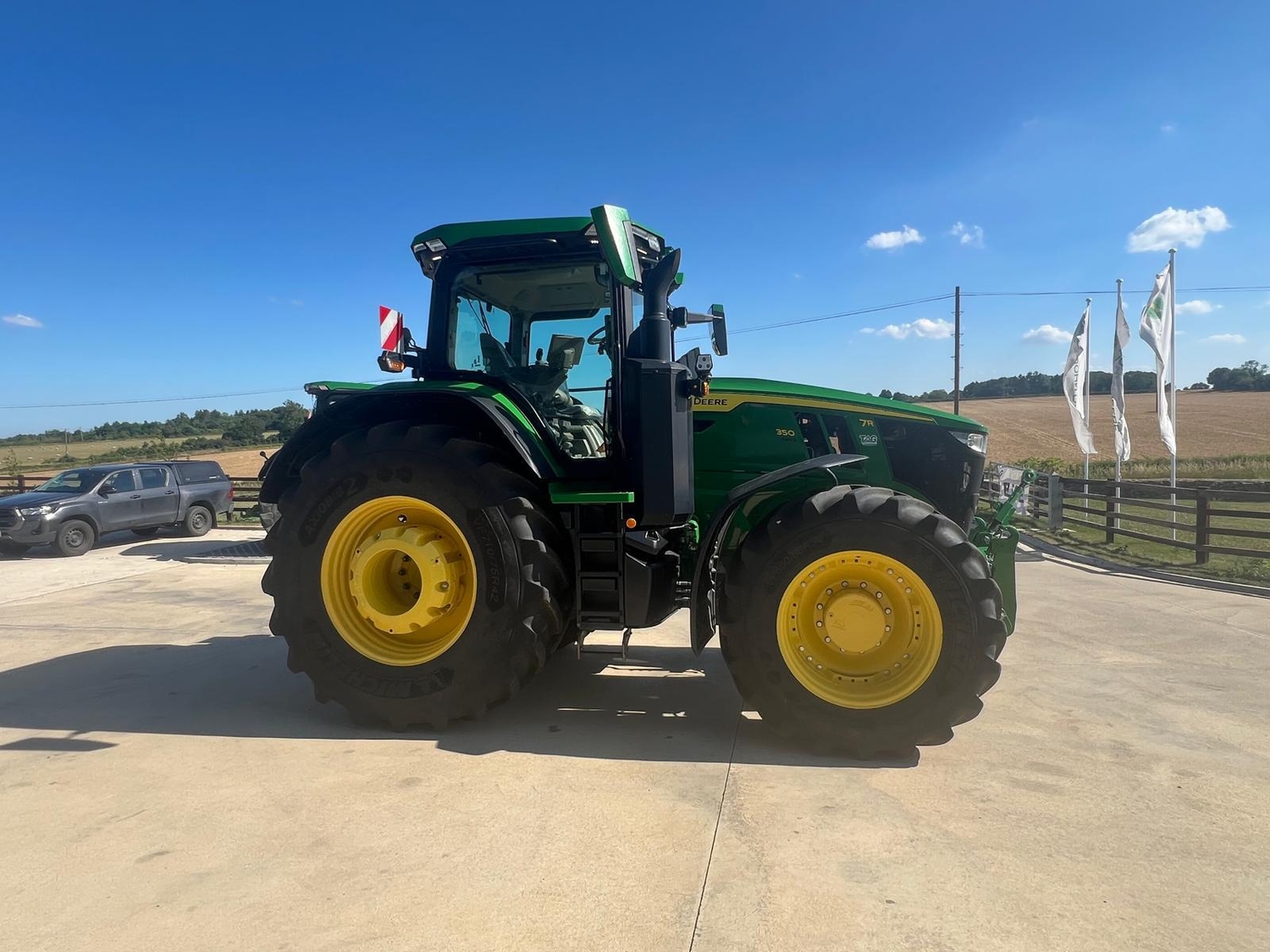 John Deere 7R 350 (2023) Tractor - {CATEGORY}
