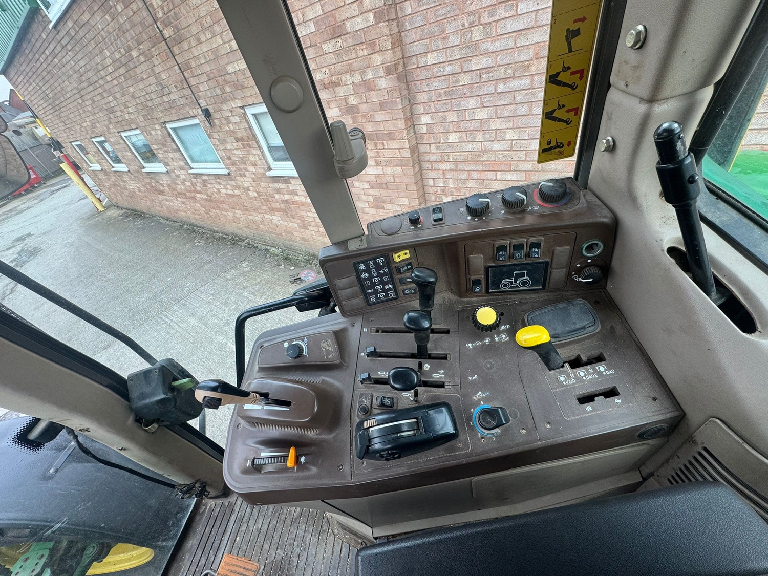 {CATEGORY} - John Deere 6920 (2004) Tractor
