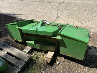 John Deere 900kg