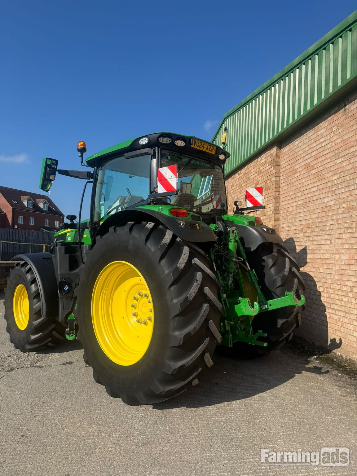 John Deere 6R 215 (2024) Tractor - {CATEGORY}