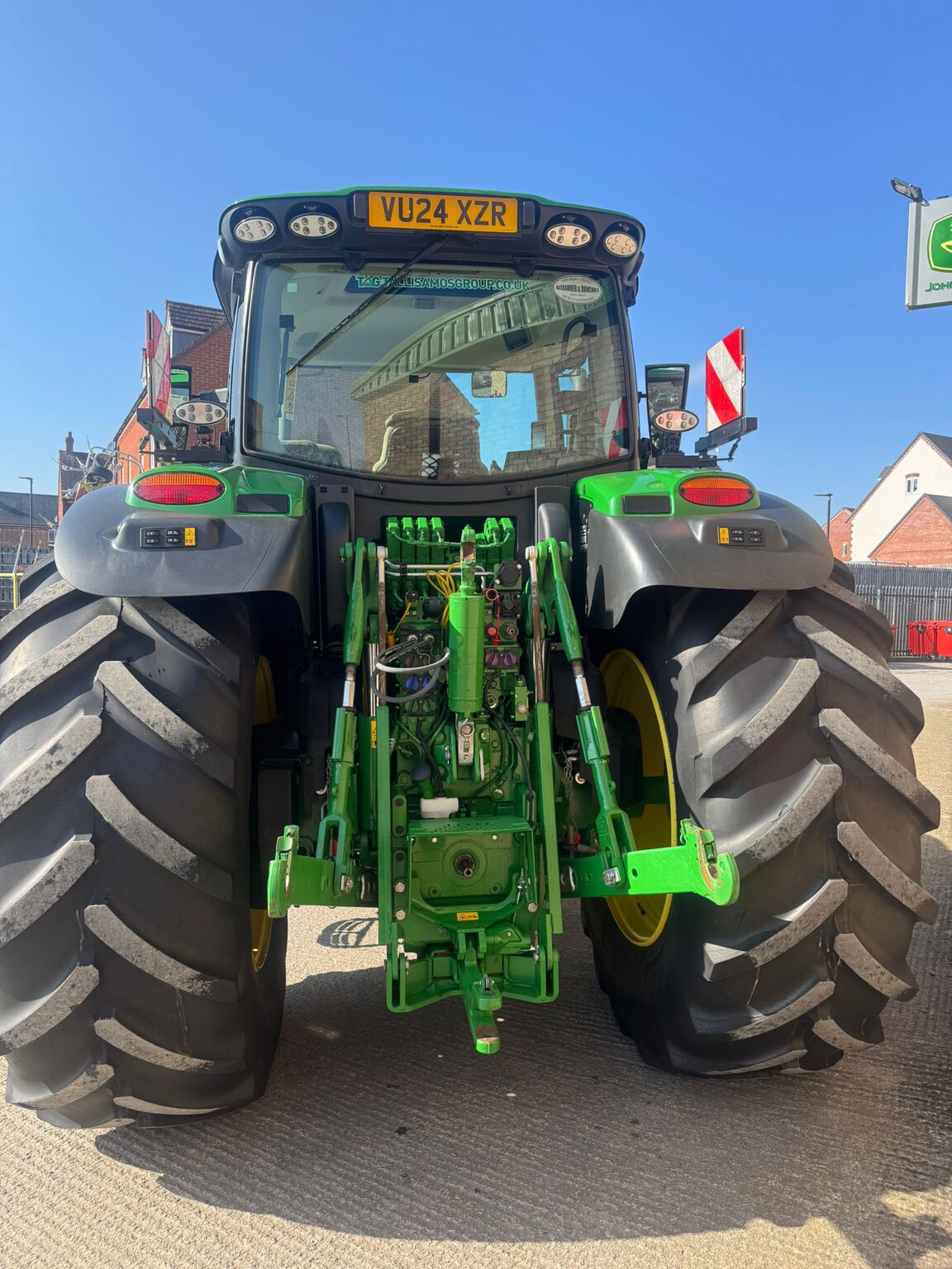 John Deere 6R 215 (2024) Tractor - {CATEGORY}