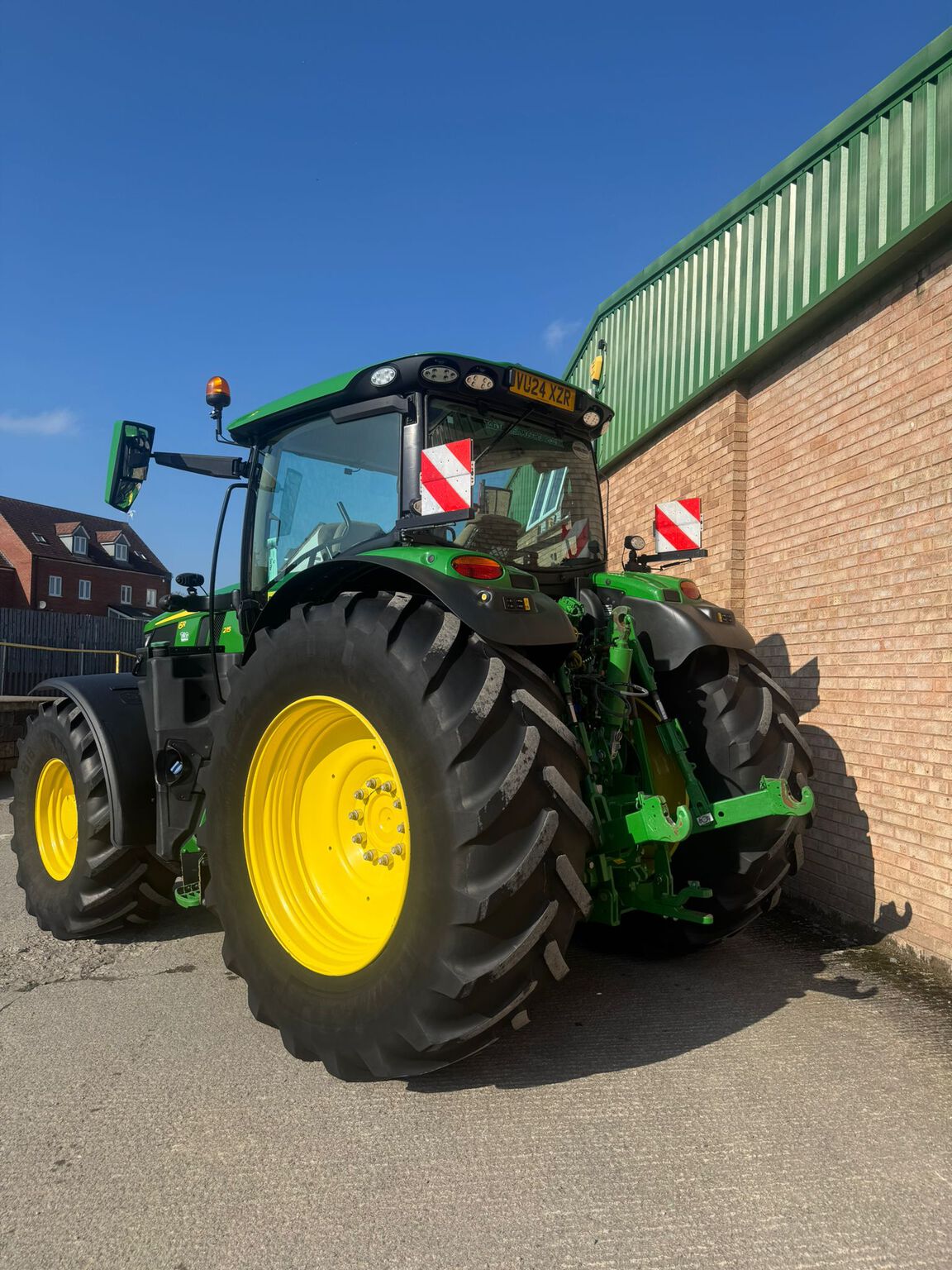 John Deere 6R 215 (2024) Tractor - {CATEGORY}