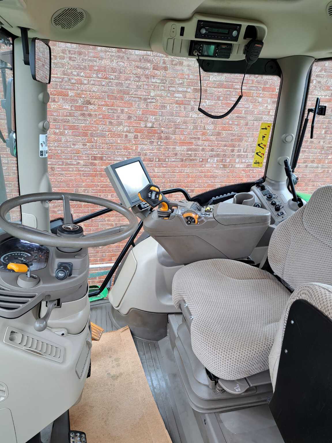 {CATEGORY} - John Deere 6215R (2022) Tractor