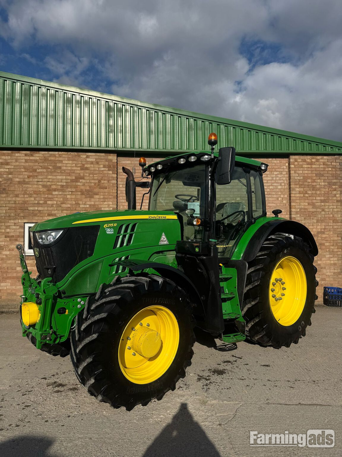John Deere 6215R (2021) Tractor