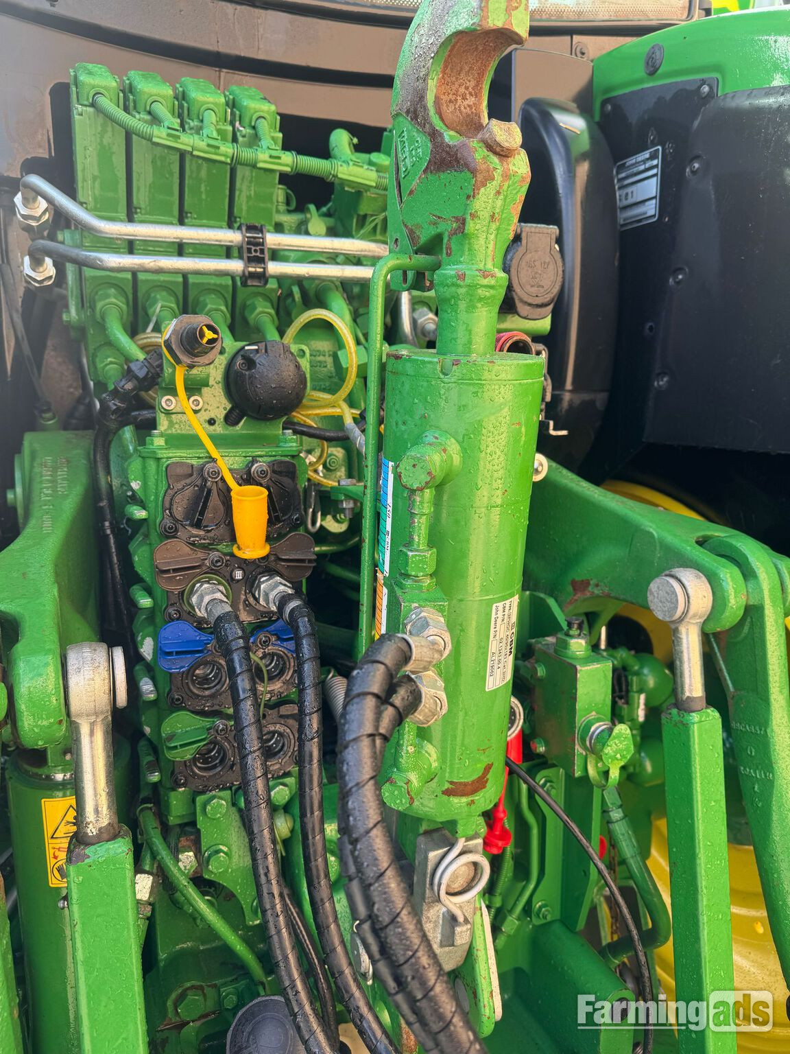John Deere 6215R (2021) Tractor - {CATEGORY}