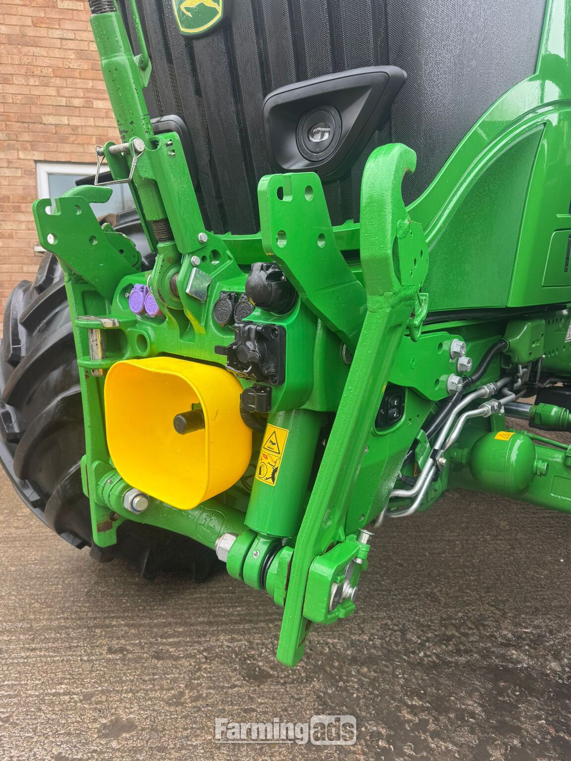 John Deere 6R 215 (2024) Tractor - {CATEGORY}