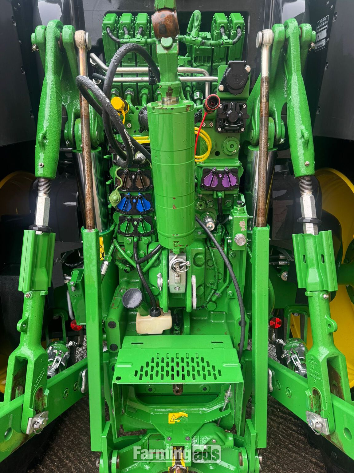 John Deere 6R 215 (2024) Tractor - {CATEGORY}