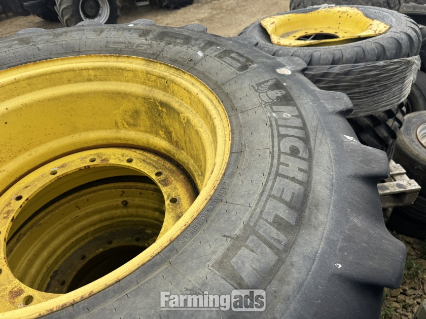 John Deere  () Tractor - {CATEGORY}