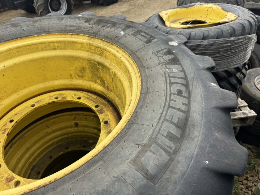 John Deere  () Tractor - {CATEGORY}