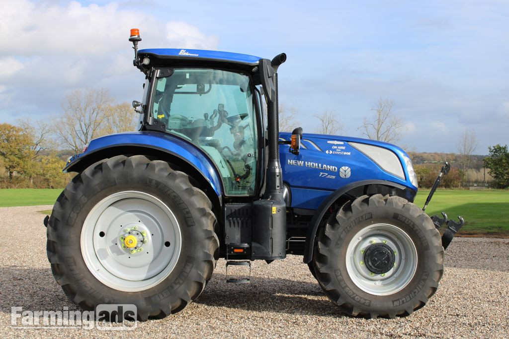 New Holland T7.225 () Tractor - {CATEGORY}