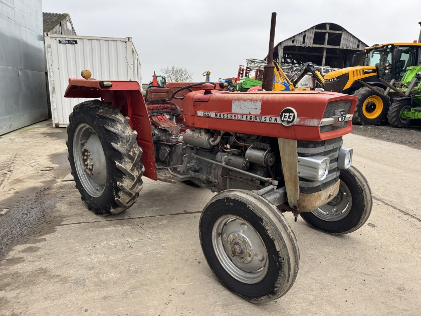Massey Ferguson  () Tractor - {CATEGORY}
