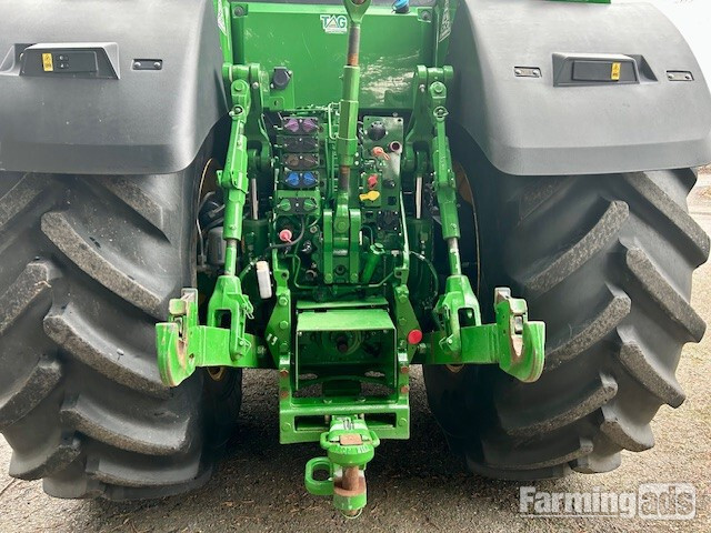 John Deere 8R 370 (2023) Tractor - {CATEGORY}