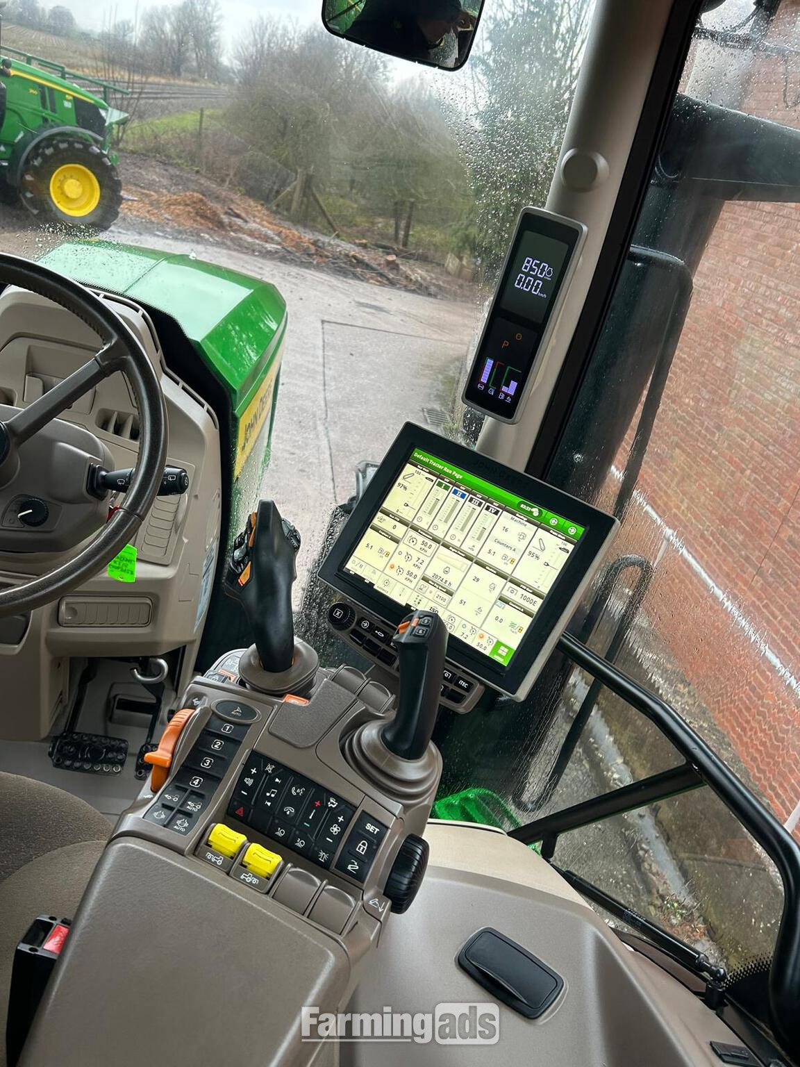 John Deere 6R 215 (2023) Tractor 