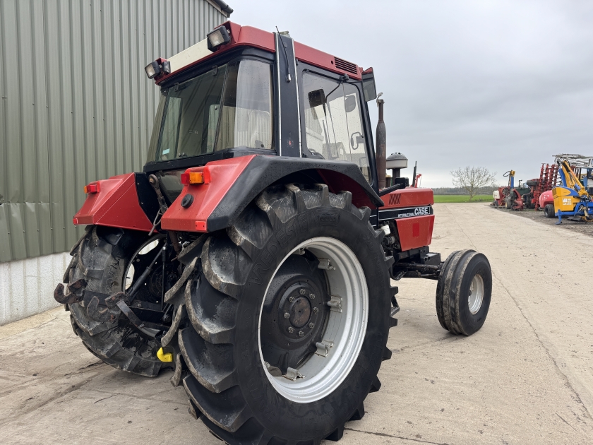 Case IH  () Tractor - {CATEGORY}