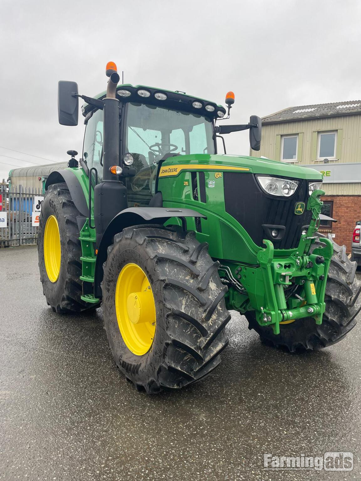 John Deere 6R 215 (2024) Tractor - {CATEGORY}