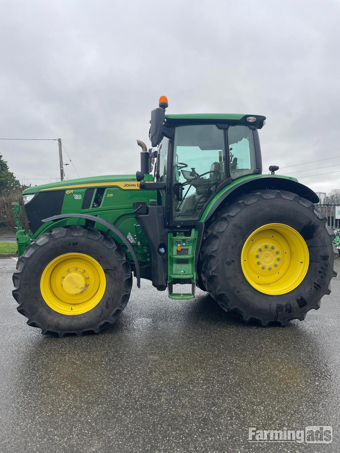 John Deere 6R 215 (2024) Tractor - {CATEGORY}