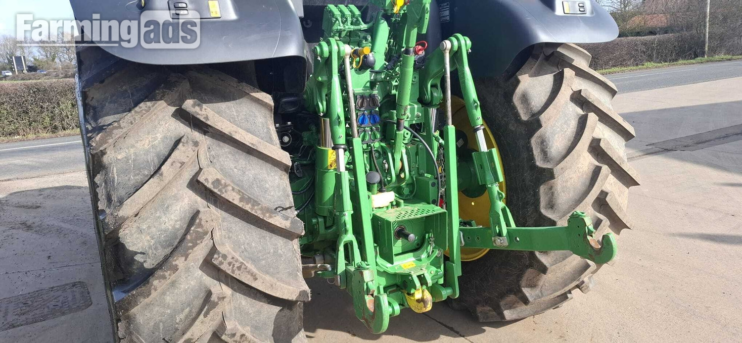 John Deere 6R 185 (2025) Tractor - {CATEGORY}