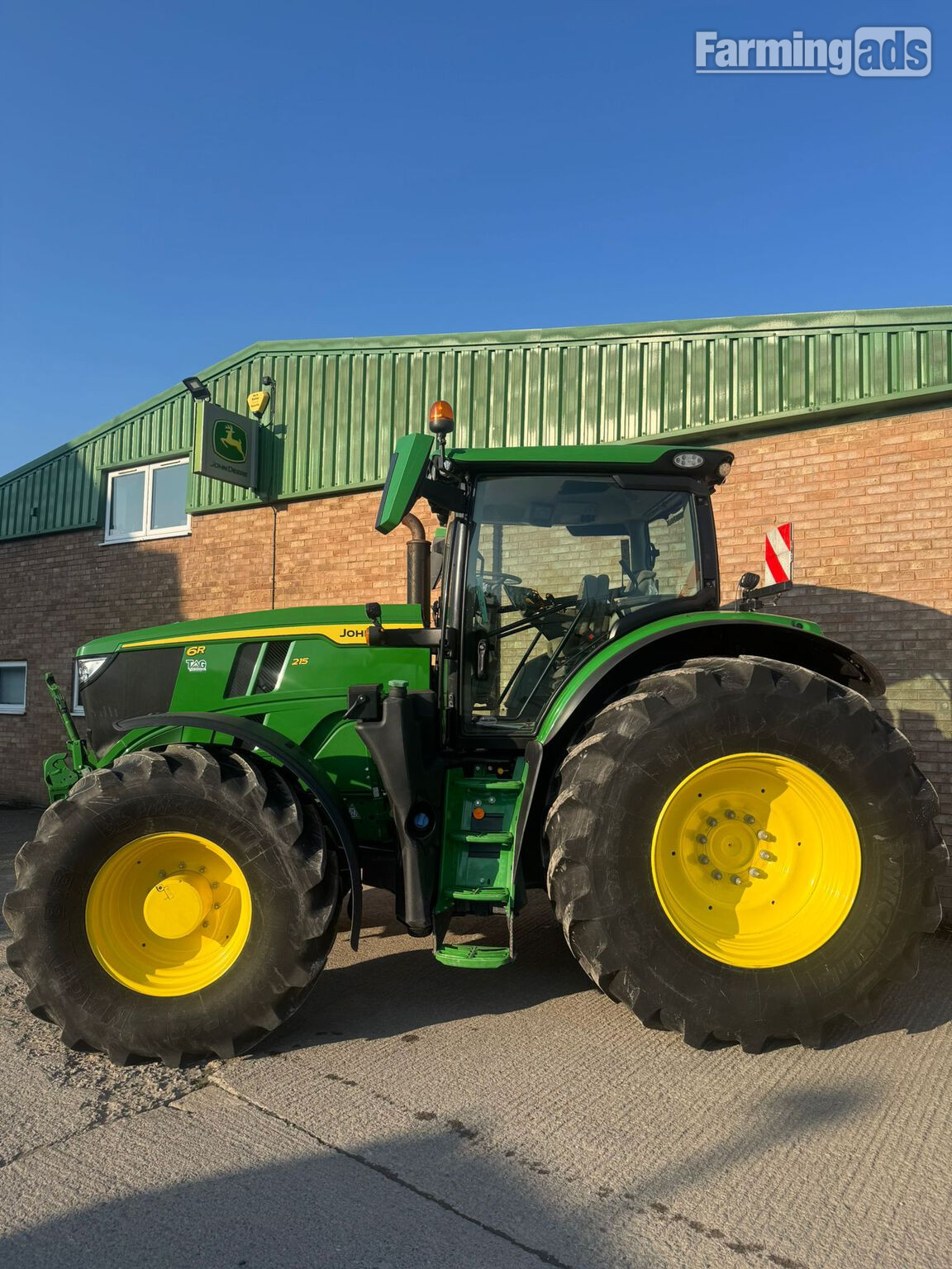 John Deere 6R 215 (2024) Tractor - {CATEGORY}